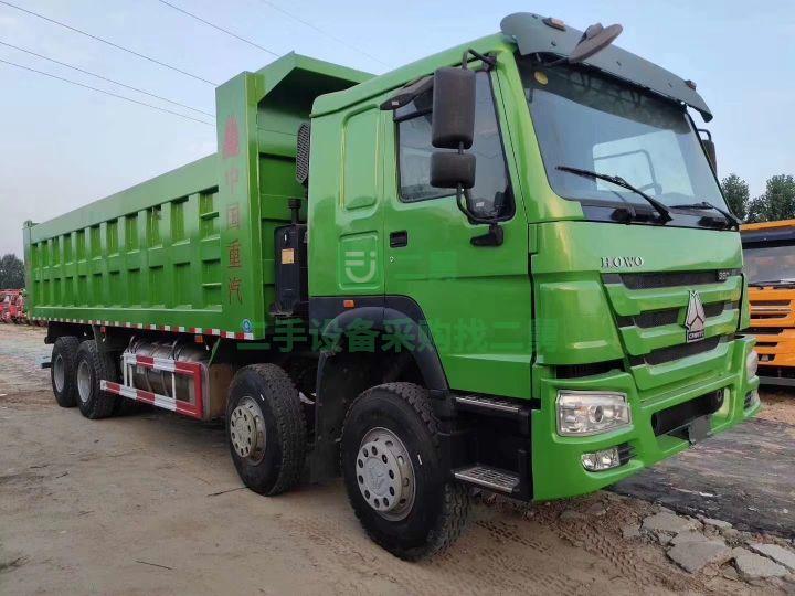 出售自卸車19年庫存LNG豪沃前四后八8.2米大箱 新車已上戶
