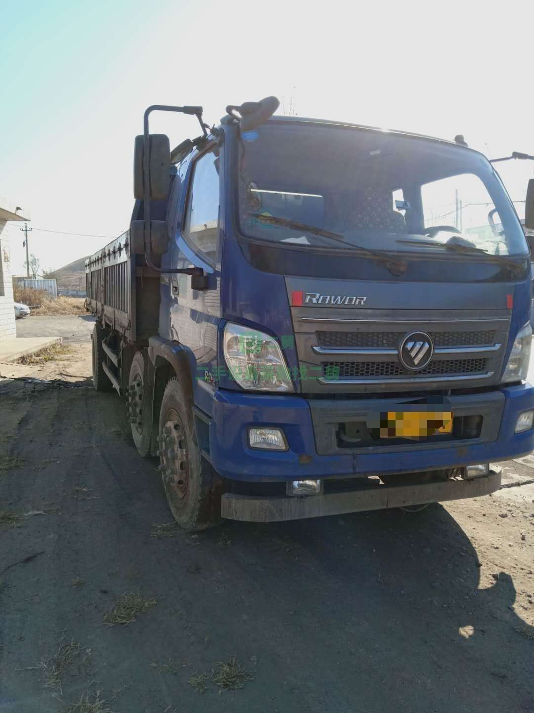 前四后四側翻6.8米貨箱自卸車出售