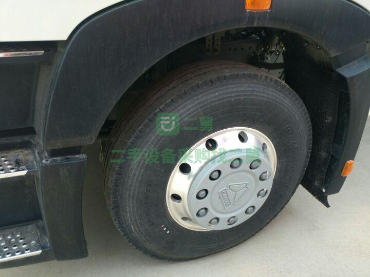 出售中國重汽T7H燃氣車牽引車