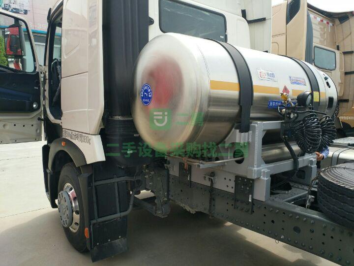 出售中國重汽T7H燃氣車牽引車