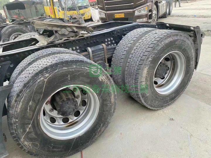 出售牽引車一汽解放J6P460馬力