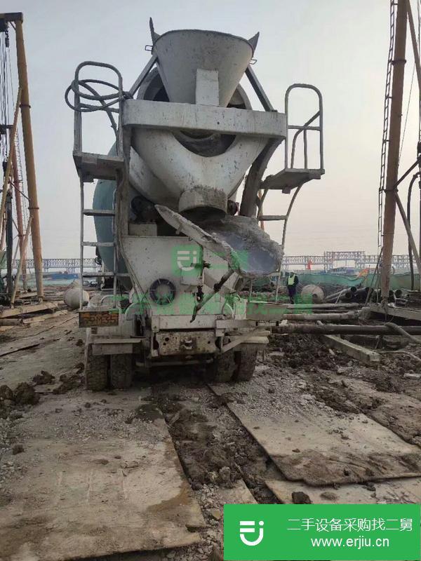 轉(zhuǎn)讓二手水泥攪拌車(chē) 歐曼13年底大18方20方二手?jǐn)嚢韫捃?chē)