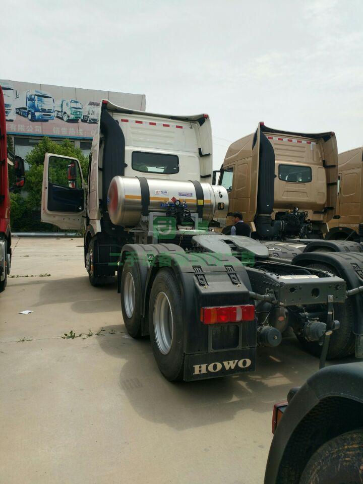 出售中國重汽T7H燃氣車牽引車