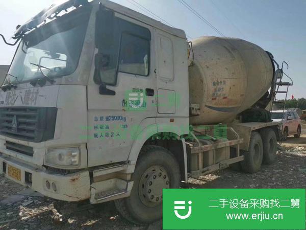 二手混凝土攪拌車 轉(zhuǎn)讓13年豪沃大12方水泥攪拌車