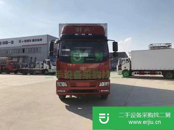 出售二手的解放J6L   6米8肉勾冷藏車