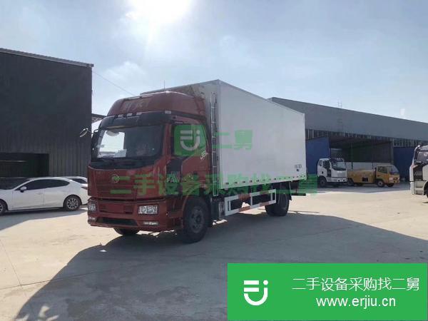 出售二手的解放J6L   6米8肉勾冷藏車