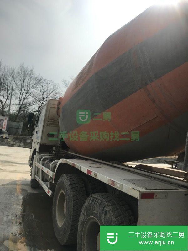 出售兩臺豪沃12方中聯(lián)攪拌車