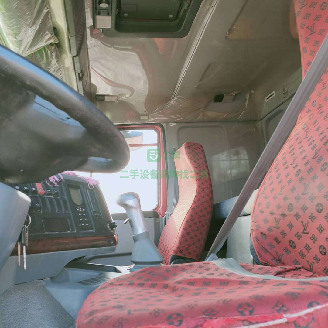 出售國五，重汽豪沃前四后八自卸車，8.2米大箱