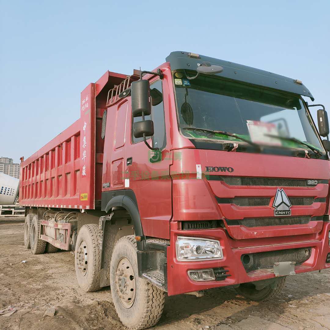 出售國五，重汽豪沃前四后八自卸車，8.2米大箱