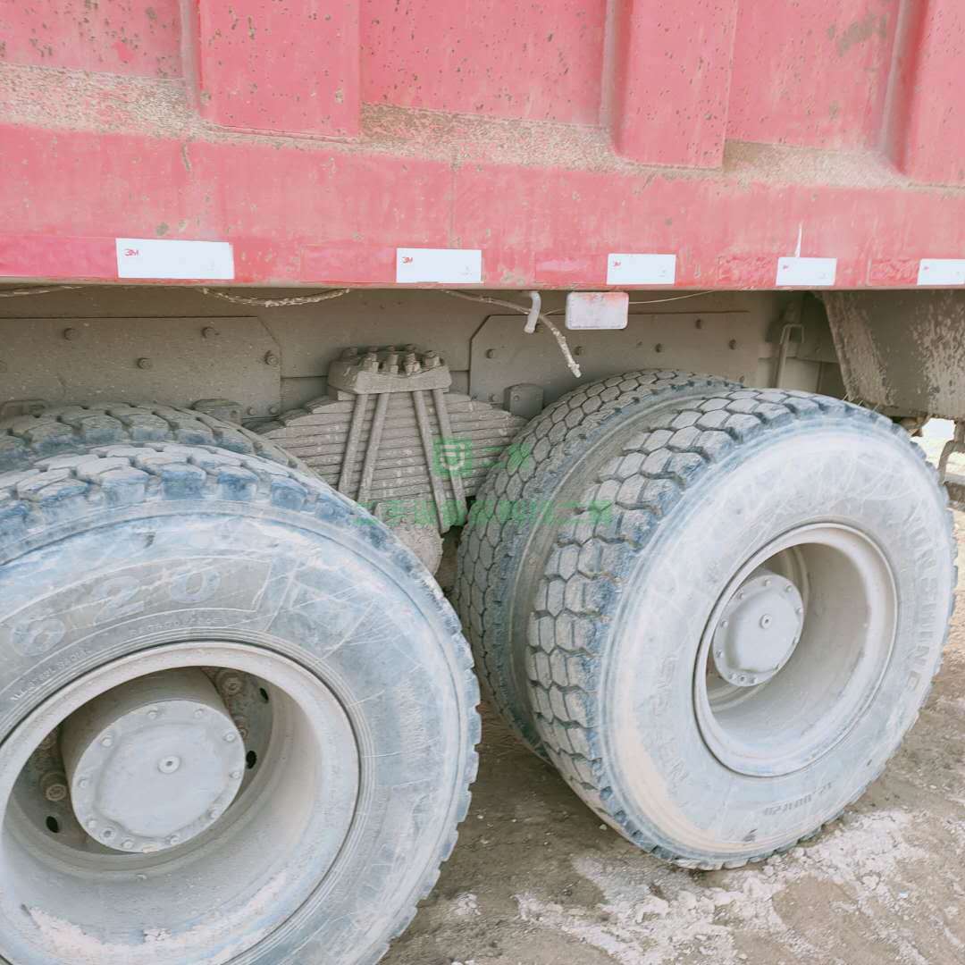 出售國五，重汽豪沃前四后八自卸車，8.2米大箱