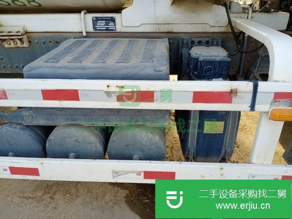 轉(zhuǎn)讓急售17年豪沃攪拌車 后八輪 國五 大12方 380馬力