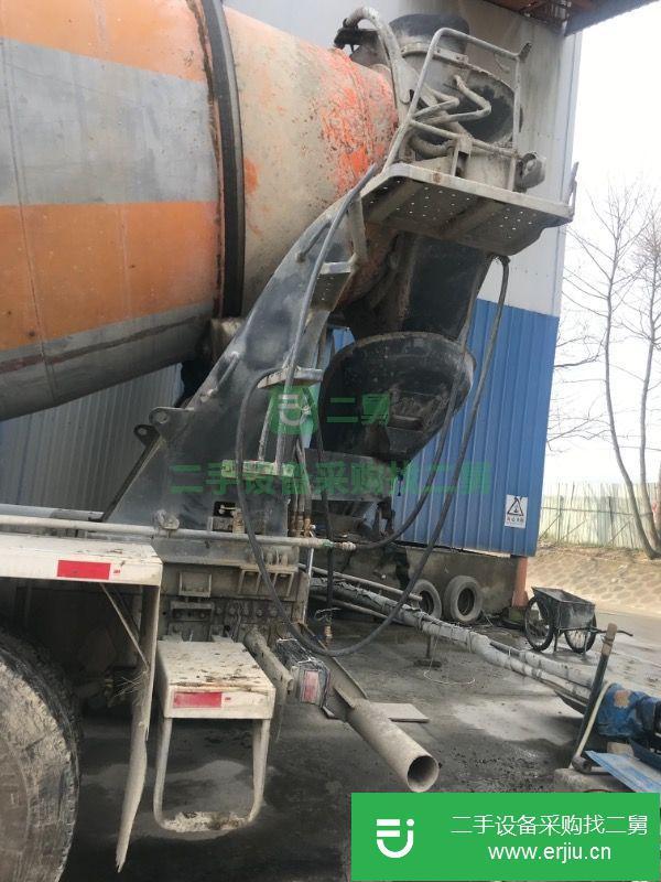 出售兩臺豪沃12方中聯(lián)攪拌車