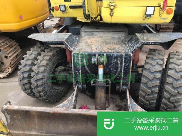 出售二手八成新挖掘機。
