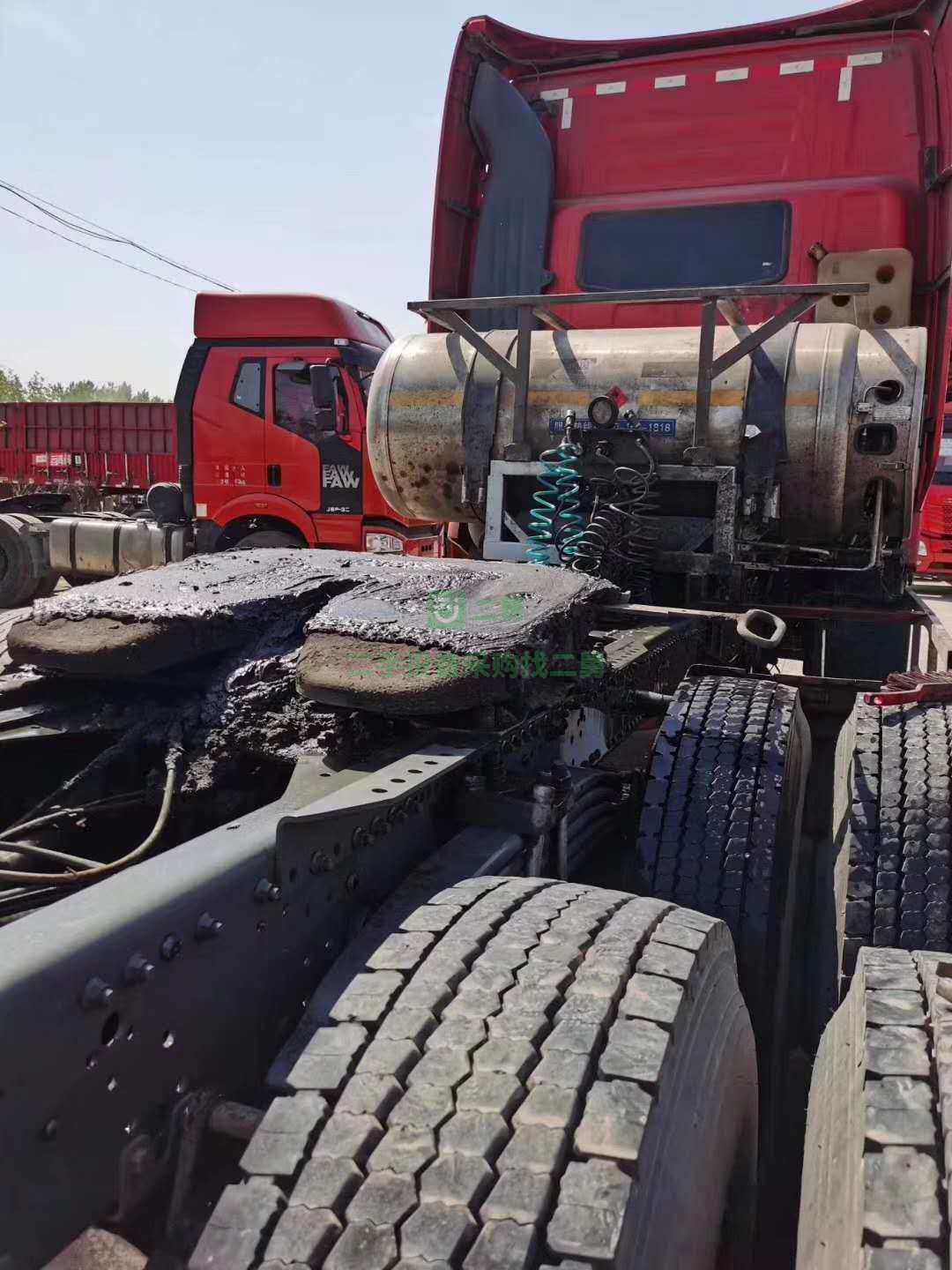 995大罐天然氣豪沃國五雙驅輕體牽引車
