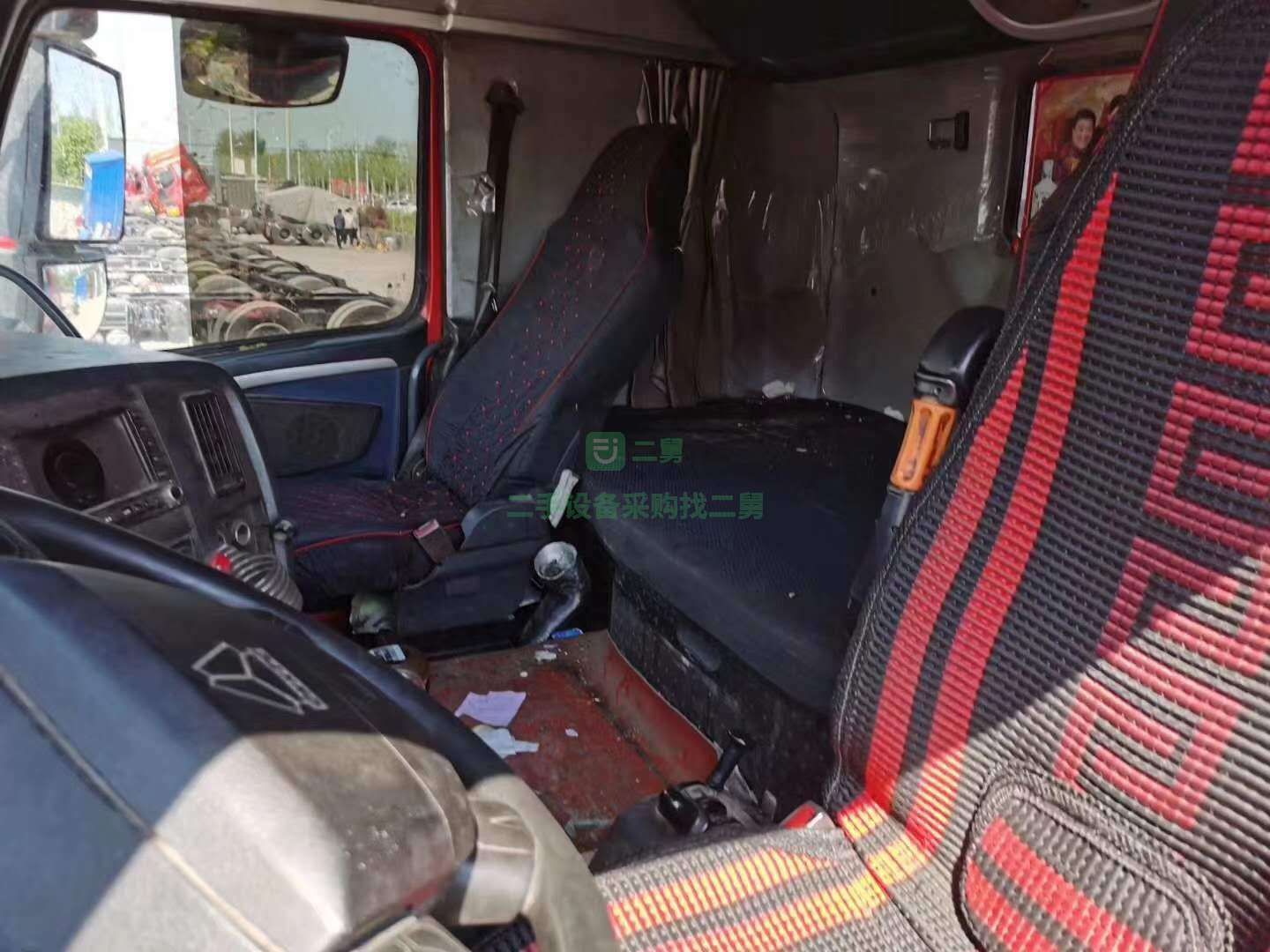 995大罐天然氣豪沃國五雙驅輕體牽引車
