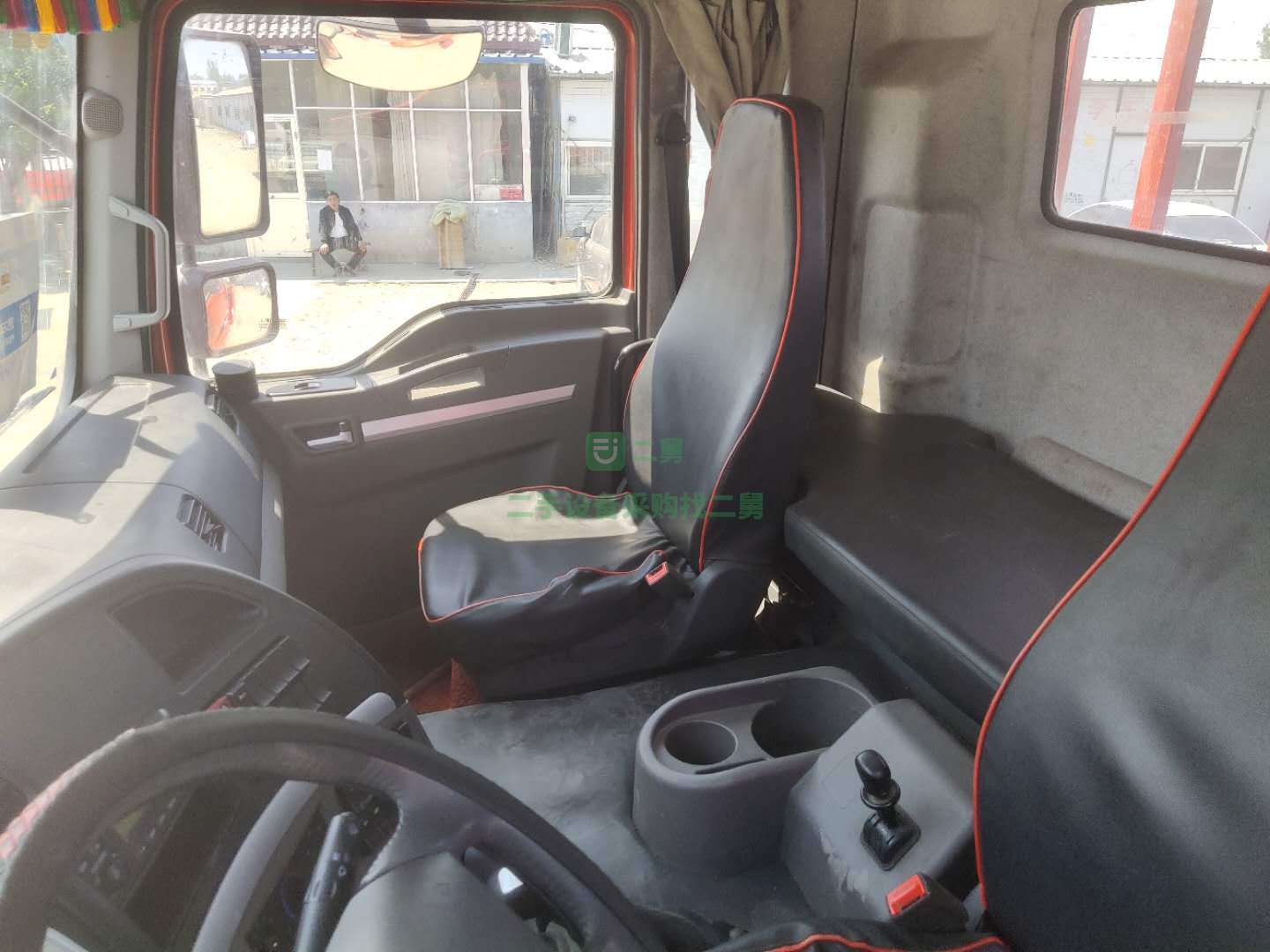 前四后八德龍平板牽引車出售