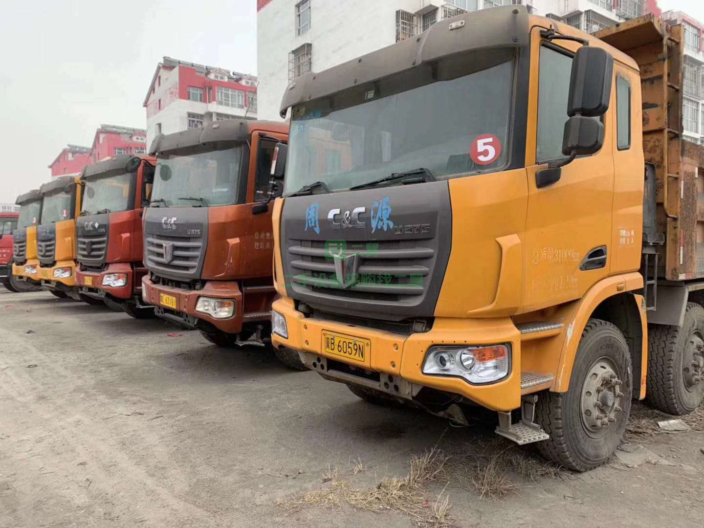 國四聯(lián)合重卡天然氣大廂7.6米自卸車出售
