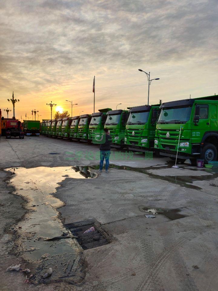 出售豪沃LNG380-430馬力，5.6米-5.8米自卸車