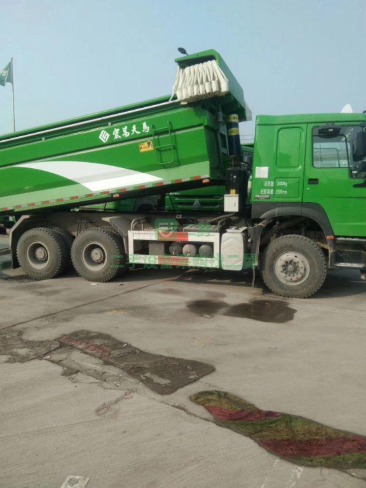 出售5米6豪沃環保國五自卸車