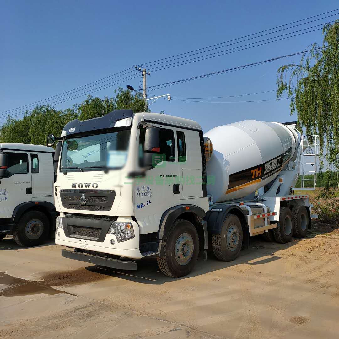 出售國(guó)六輕量化豪沃?jǐn)嚢柢嚕?2方