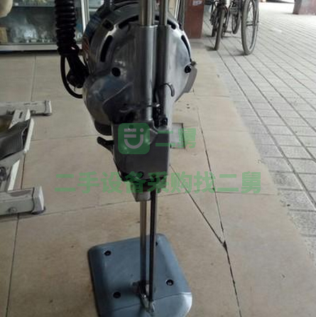 出售二手的電剪刀裁布電動(dòng)手持式充電裁剪機(jī)多功能剪子服裝布料皮革小型修。