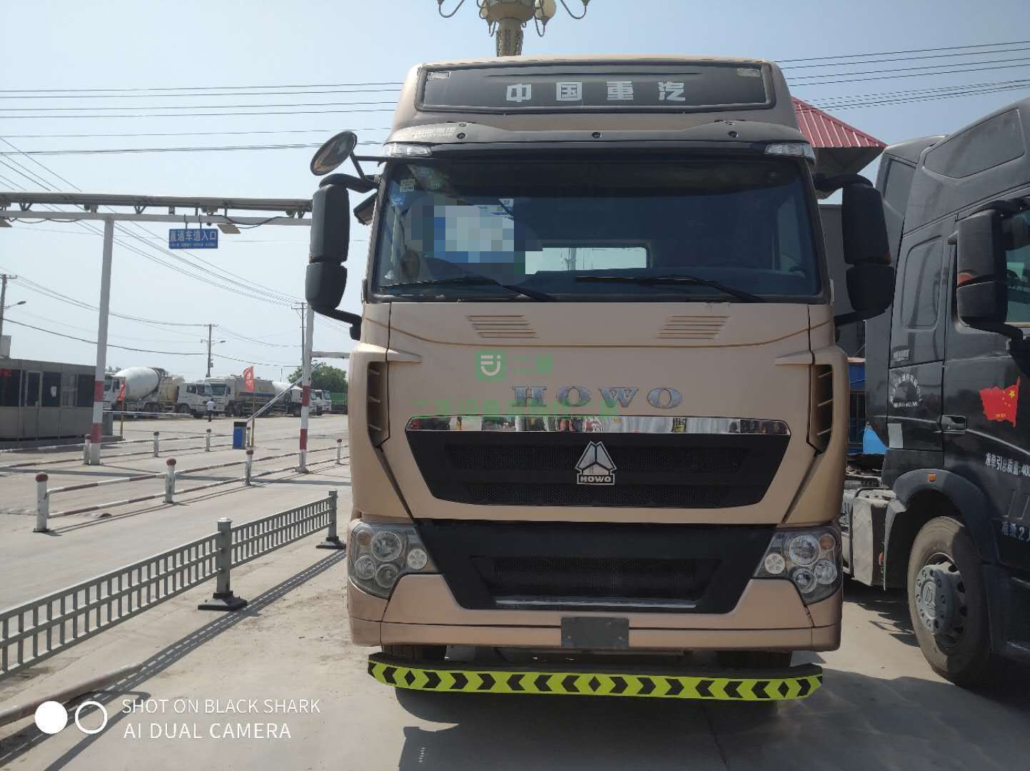 出售18年豪沃t7重體牽引車