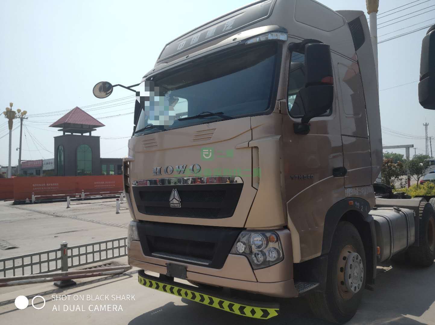 出售18年豪沃t7重體牽引車