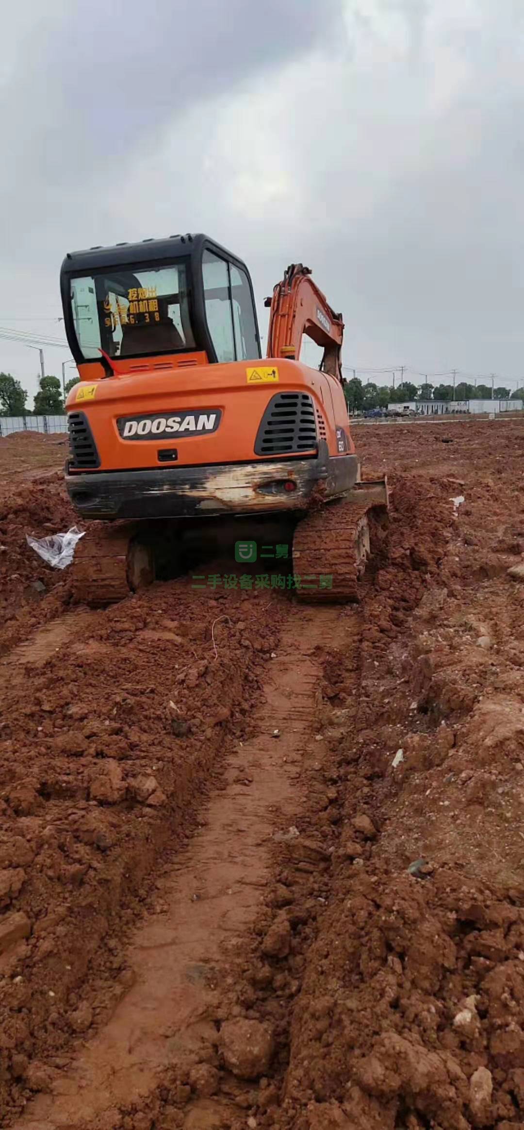 出售16年斗山DX60等錢急售，斗山二手挖掘機