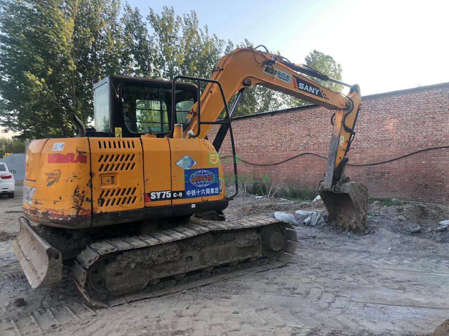 出售15年三一75-9二手挖掘機，等錢急售