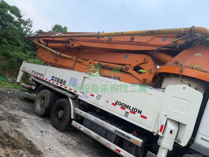 出售中聯重科奔馳47米國四泵車