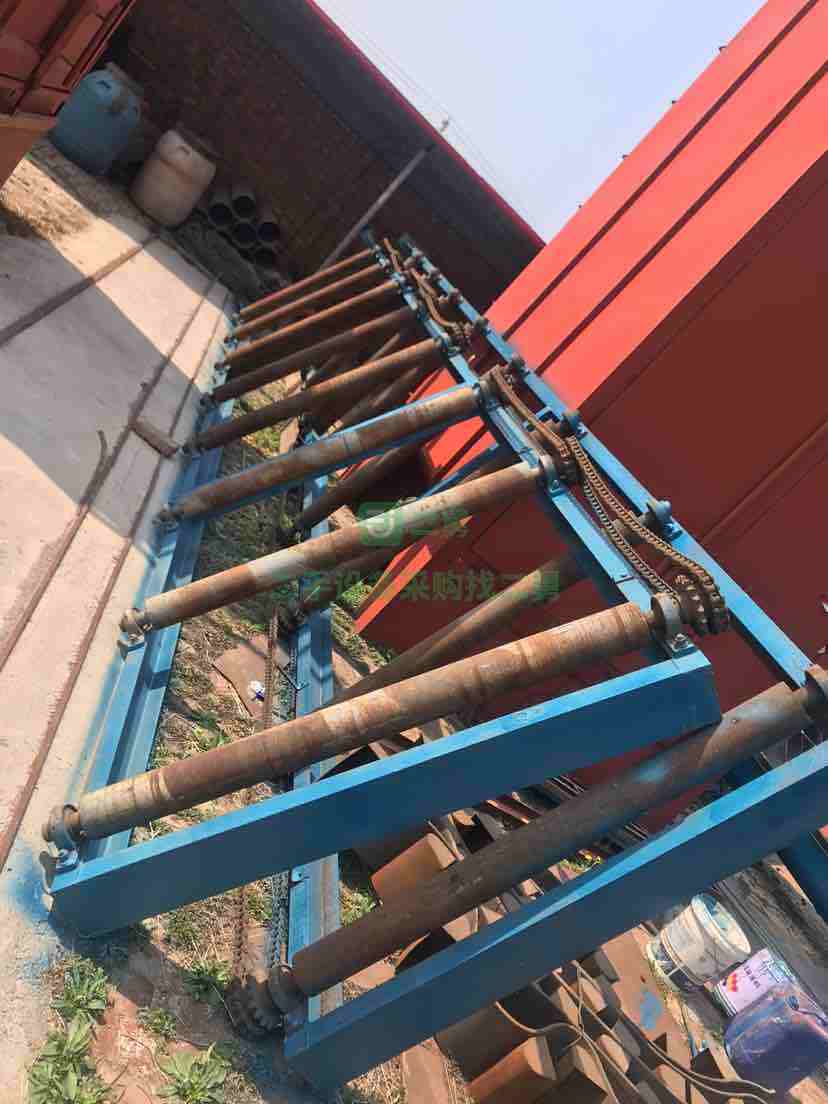 出售通過式鋼結構拋丸機，門口尺寸1X1.8，一邊10米軌道。八個11高效拋丸器。脈沖除塵，接電能用價格不高