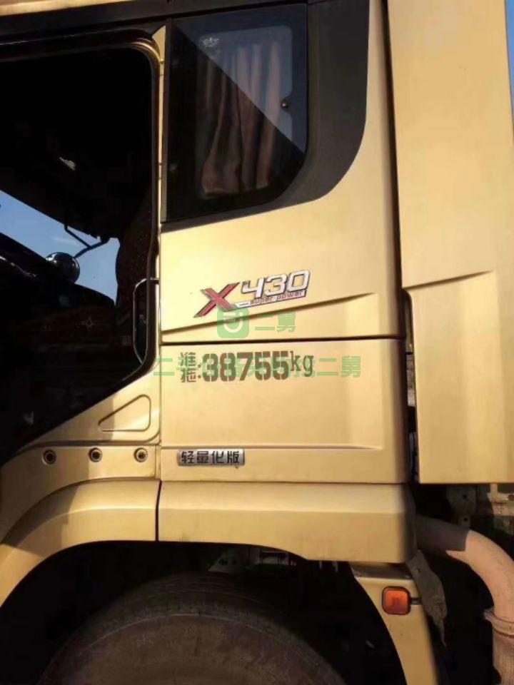出售17年11月德龍X3000 430 LNG 燃?xì)廛?chē)牽引車(chē)