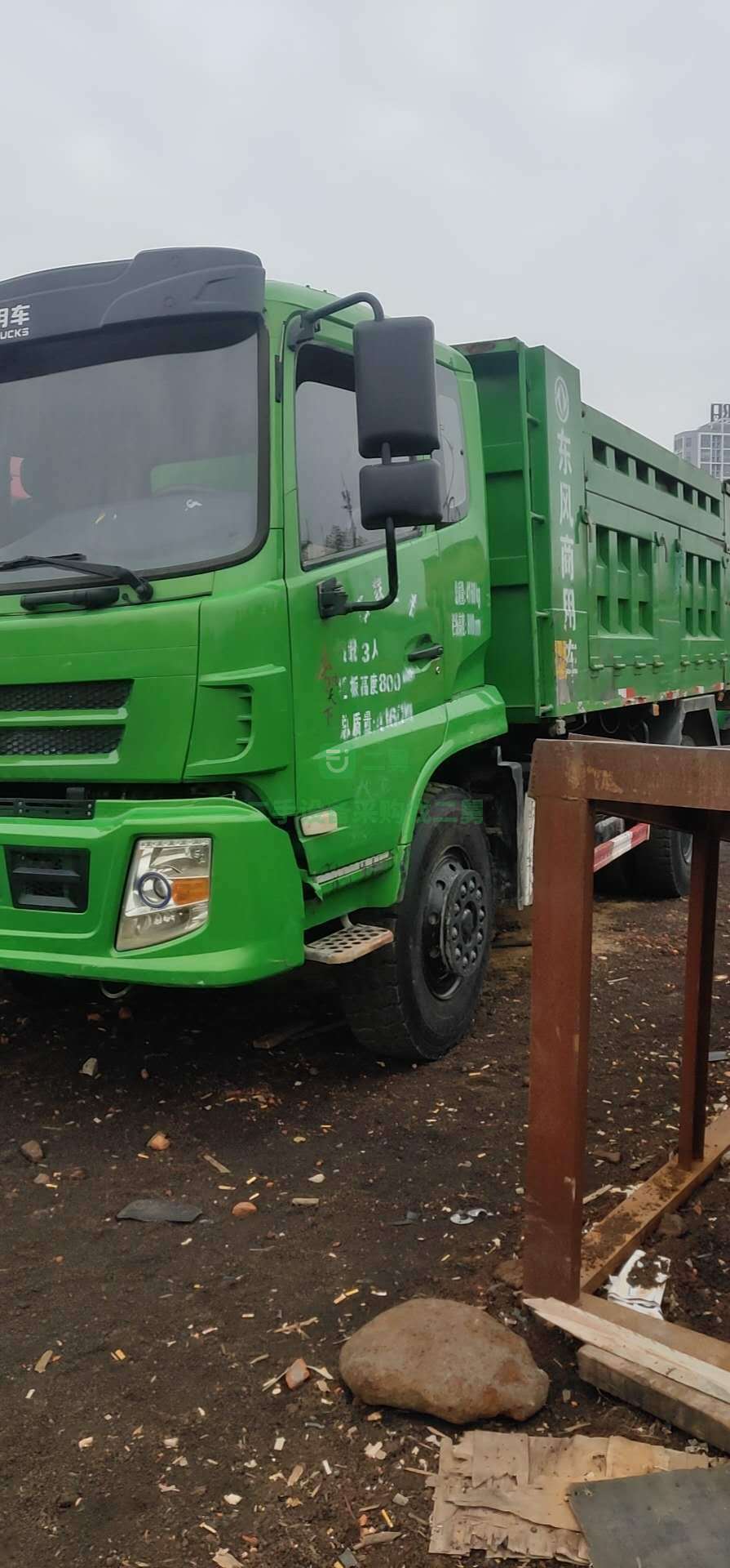 出售19年環保綠東風擎宇自卸車，車廂4米7