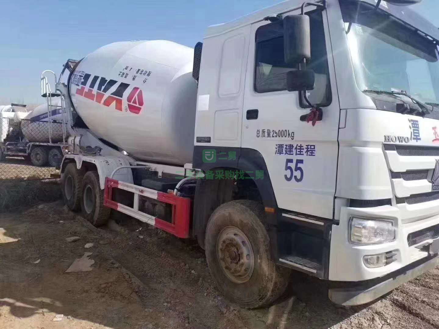 亞特上裝18年豪沃攪拌車出售