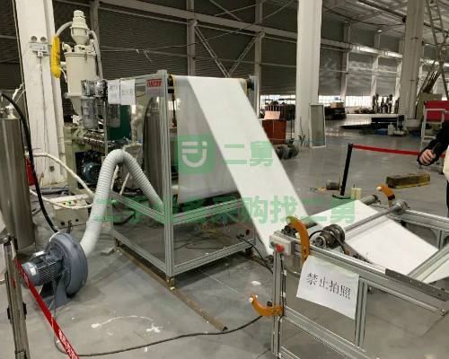 轉(zhuǎn)讓二手熔噴布熔噴布設備擠出機