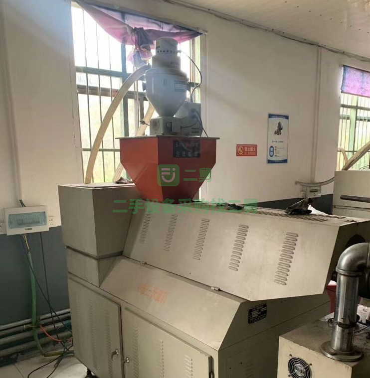 轉(zhuǎn)讓出售二手九成新熔噴布機(jī)