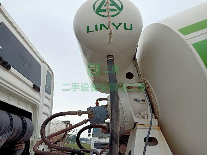出售17年豪沃T7大18方攪拌罐車 國(guó)五排放340馬力可分期付款