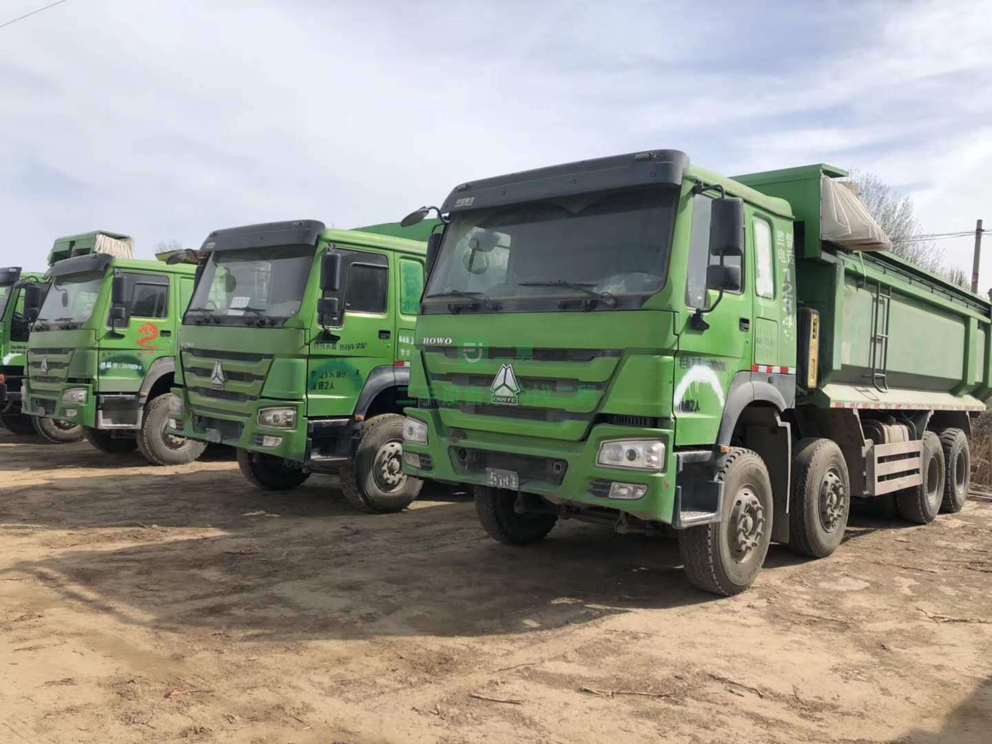出售17年6月份豪沃牽引車，大箱6米8，國五排放
