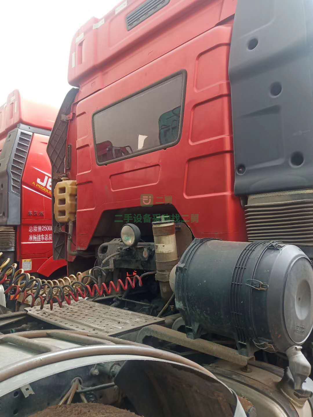 出售16年6月解放J6P單驅牽引車