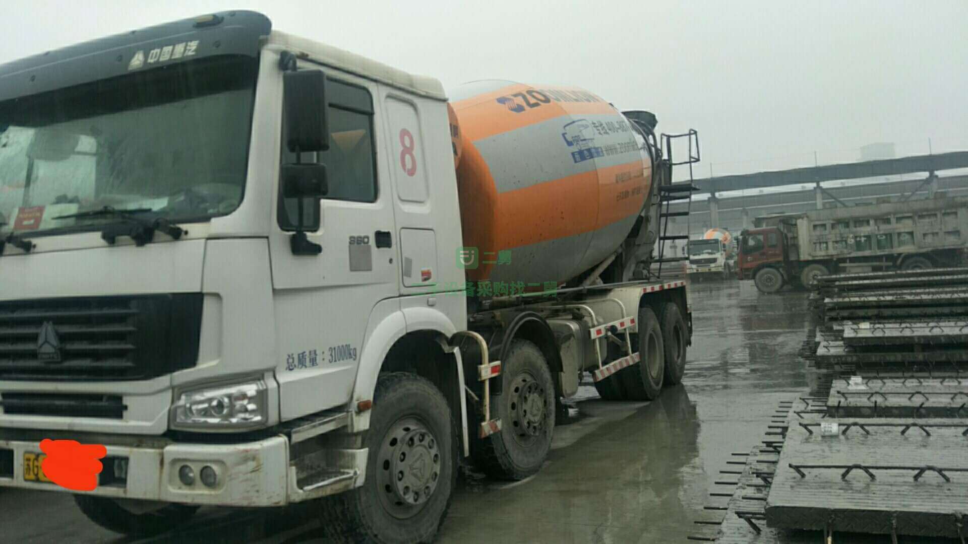 大16方豪沃底盤中聯(lián)上裝18年攪拌車出售