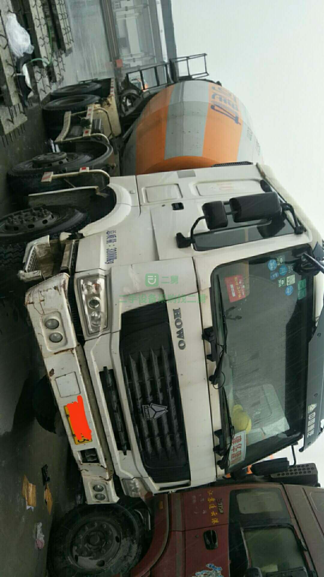 大16方豪沃底盤中聯(lián)上裝18年攪拌車出售