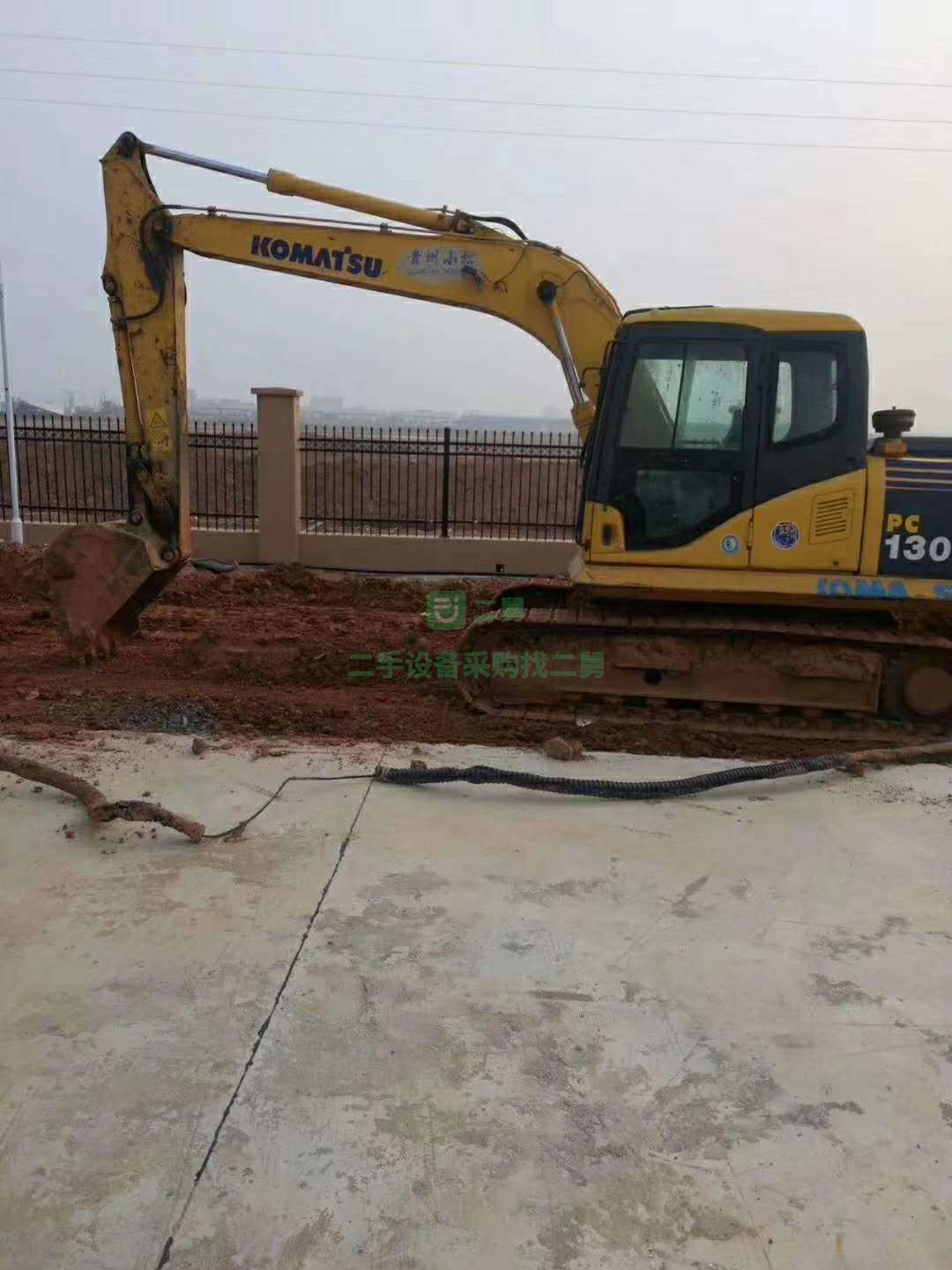 出售16年小松130-7，低價等錢急售， 小松130-7二手挖掘機