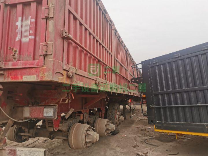轉(zhuǎn)讓出售二手八成新側(cè)翻自卸車
