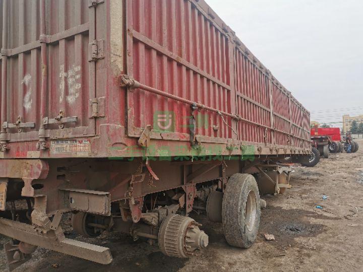 轉(zhuǎn)讓出售二手八成新側(cè)翻自卸車