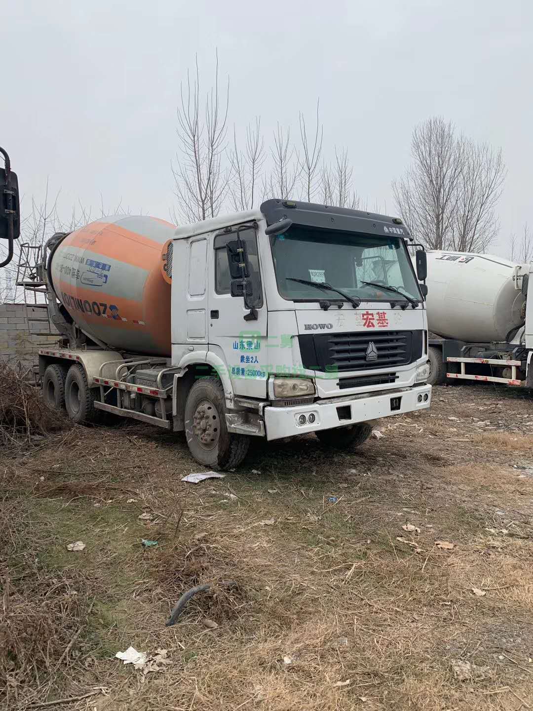 出售13年的豪沃底盤攪拌車，中聯上裝 國三  大12拉14