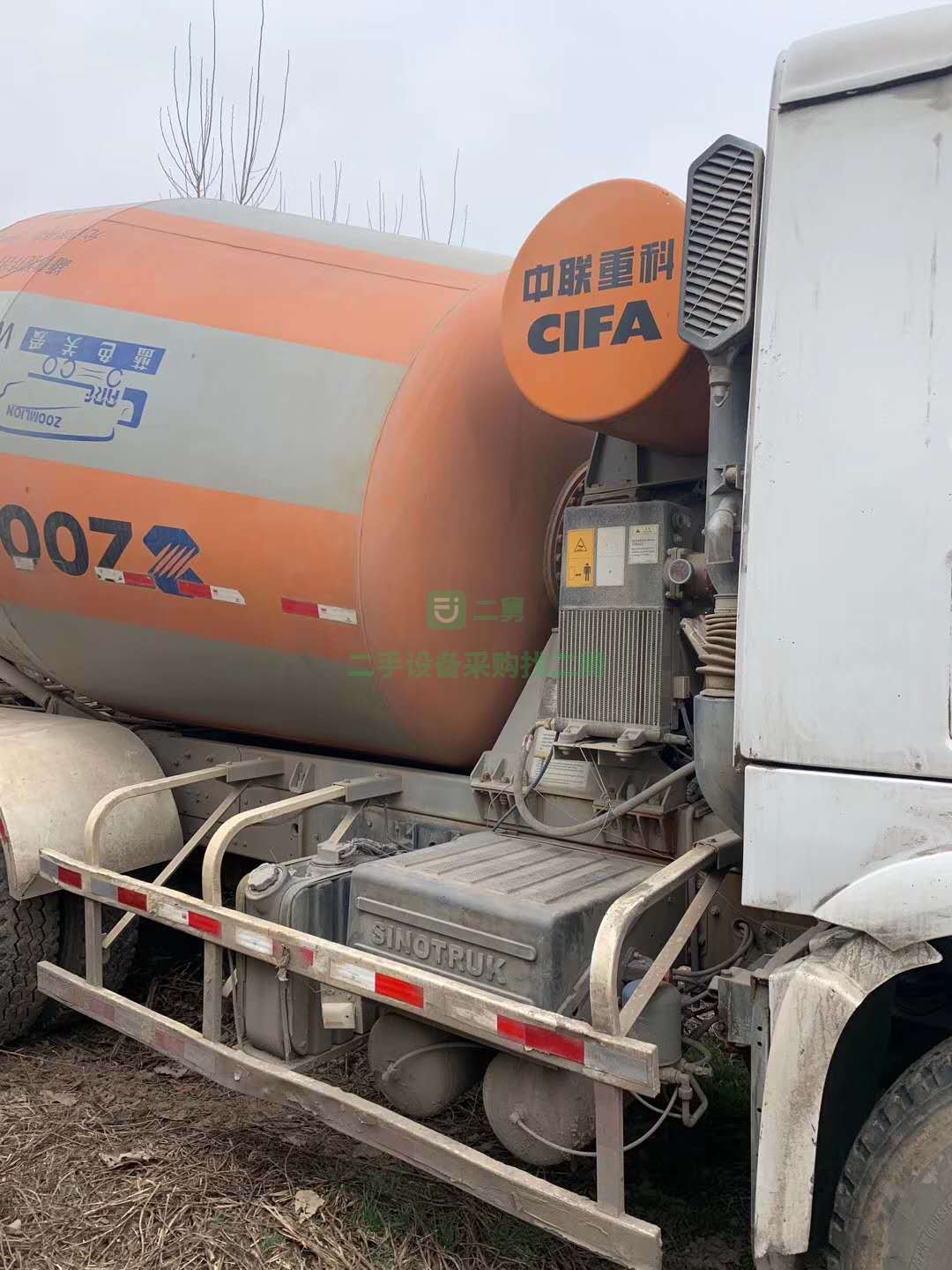 出售13年的豪沃底盤攪拌車，中聯上裝 國三  大12拉14