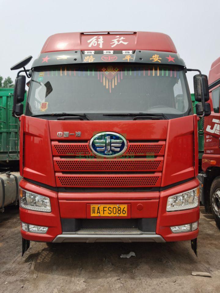 出售二手的九成新的解放J6P420牽引車