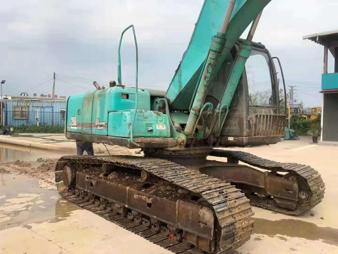 出售16年報關神鋼200-6E，低價等錢急售， 神鋼200-6E二手挖掘機