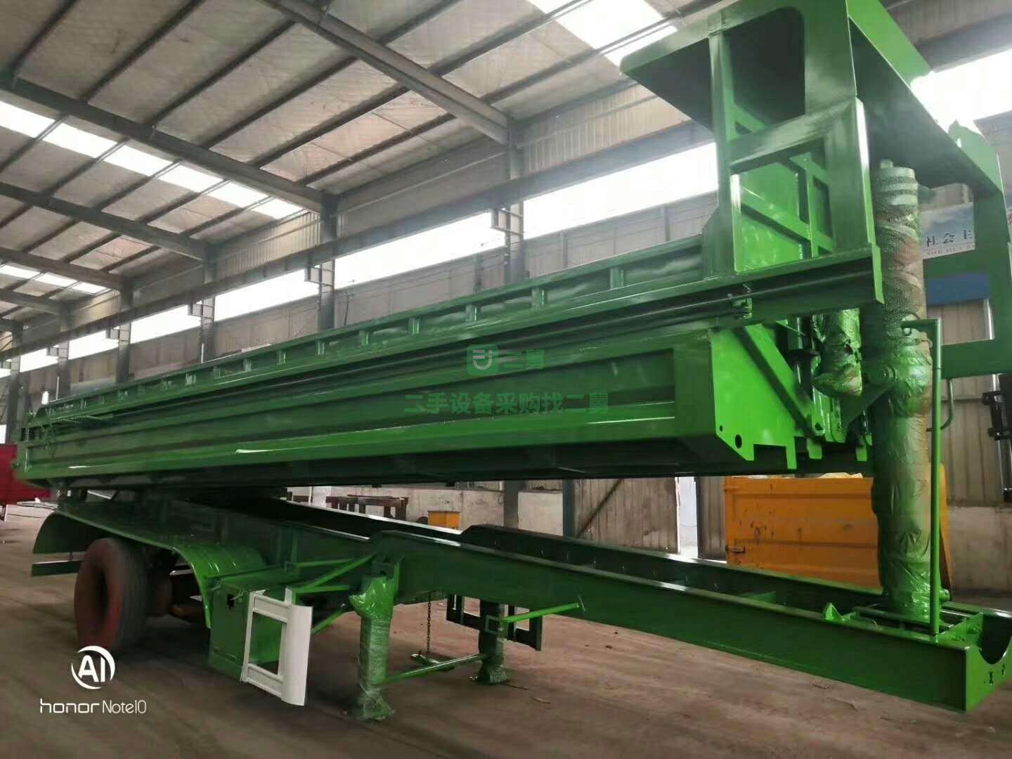 出售一臺后翻半掛車，支持分期付款，車況極品。