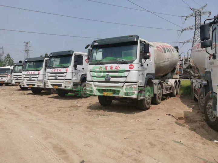出售17年豪沃攪拌車，國五排放，要的抓緊了，亞特大二十